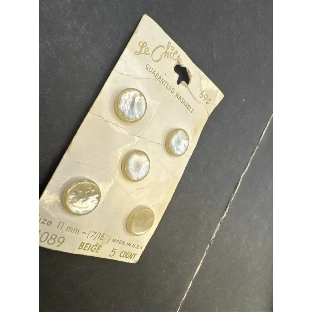 Vintage Le Chic Pearlized Beige Buttons 11mm #4089 USA NOS Original Card